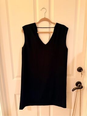 Suncoo V-Neck Little Black Shift Dress Lined with beaded detail in the back